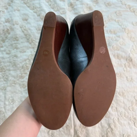 Tory Burch Lowell Leather Wedge Pump Size 7.5 - Picture 5 of 10